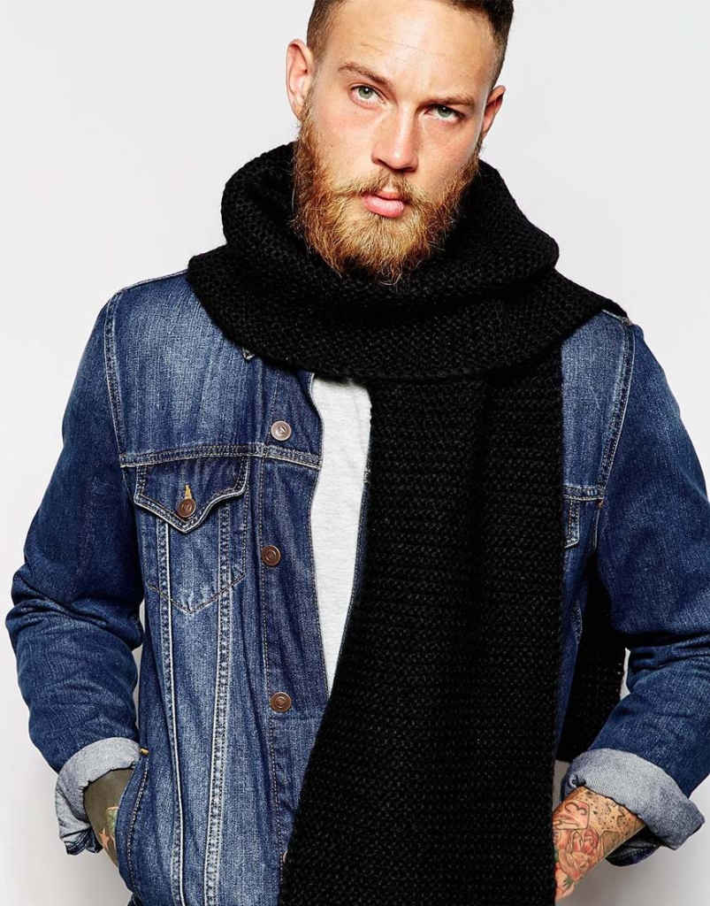 Knitted Scarf in Black