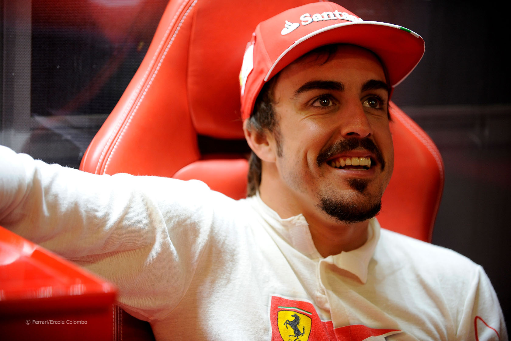 Фернандо алонсо камеди клаб. Фернандо Алонсо. Fernando Alonso Ferrari 2010. Алонсо гонщик.